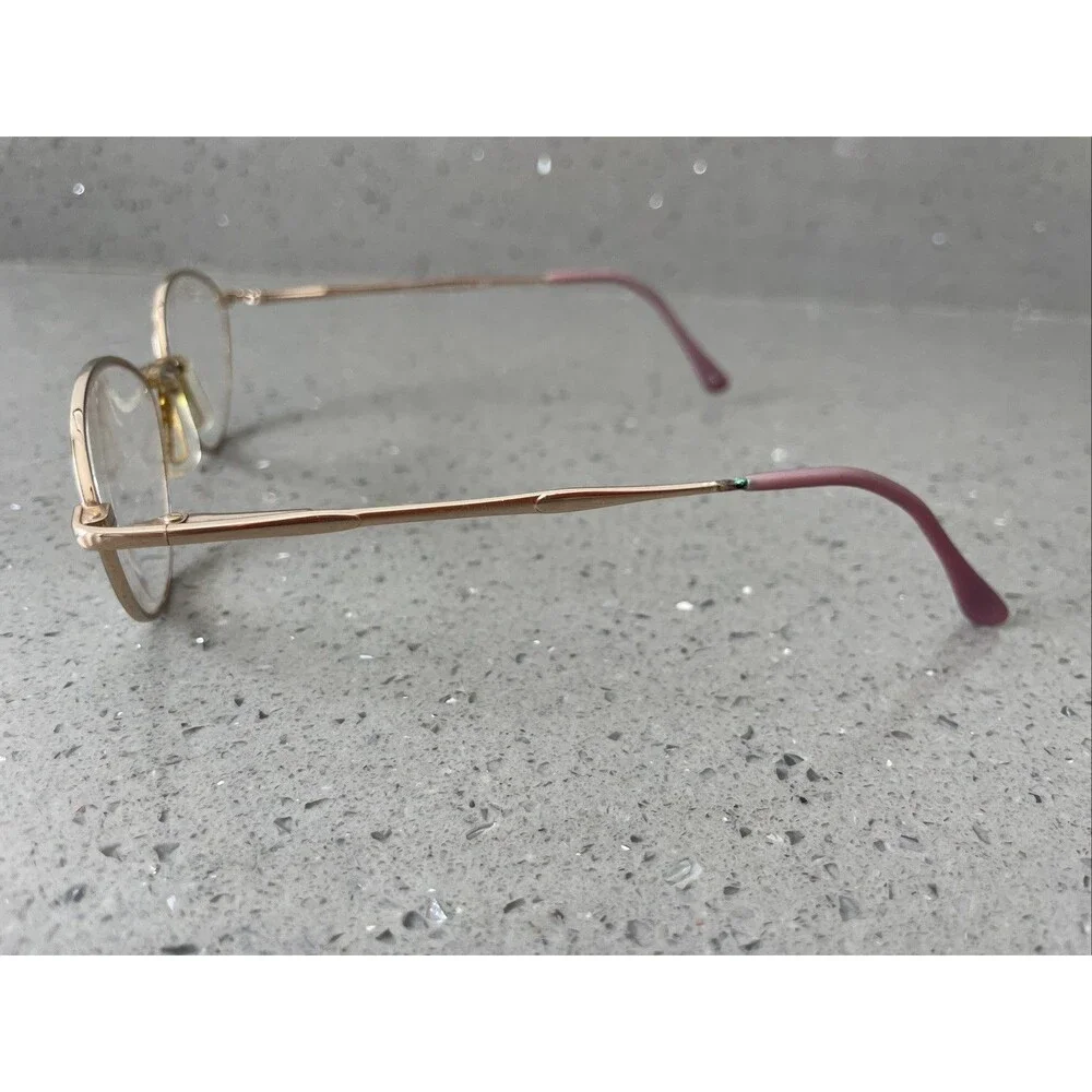 Gloria Vanderbilt this frames